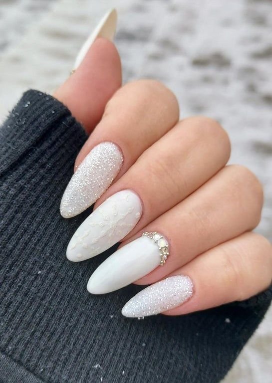 white christmas nail designs